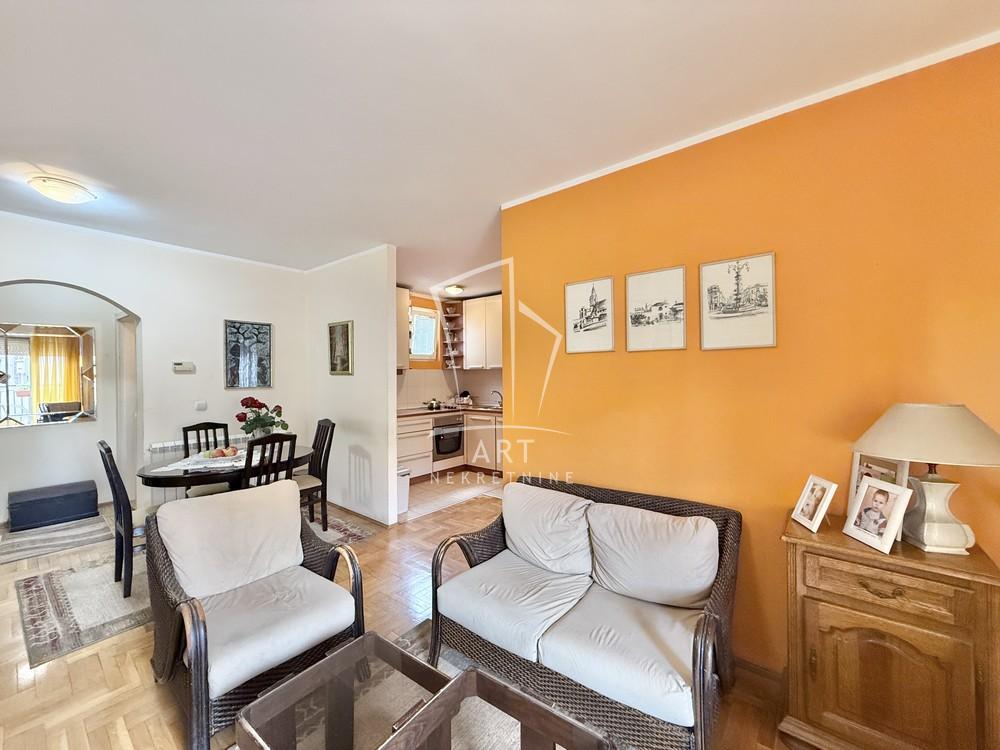 Stan na prodaju u Beogradu, Činovnička kolonija, cetvorosoban, 76m2, cena 255000 evra