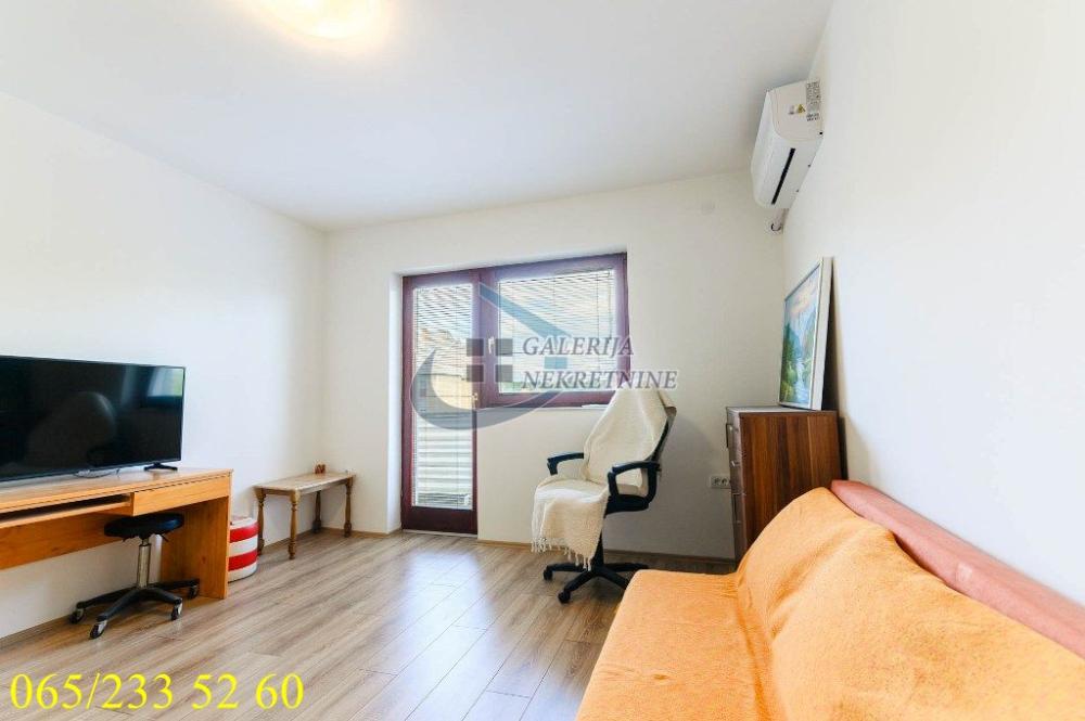 Stan na prodaju u Beogradu, Cerak, 120m2, cena 275000 evra