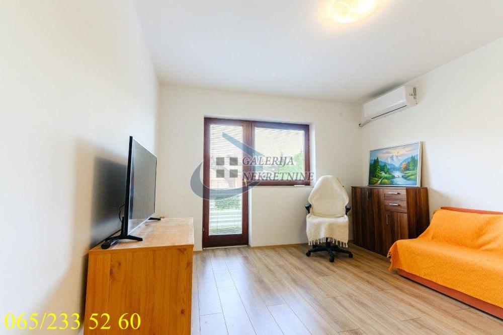 Stan na prodaju u Beogradu, Cerak, 120m2, cena 275000 evra