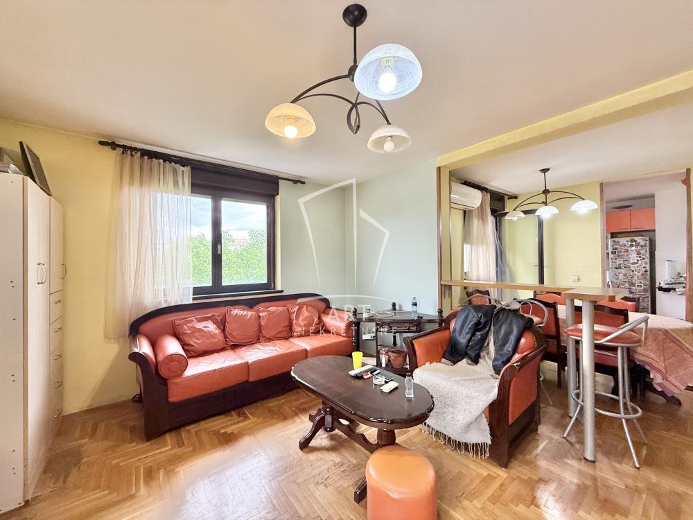 Stan na prodaju u Beogradu, Mirijevo, trosoban, 81m2, cena 275400 evra