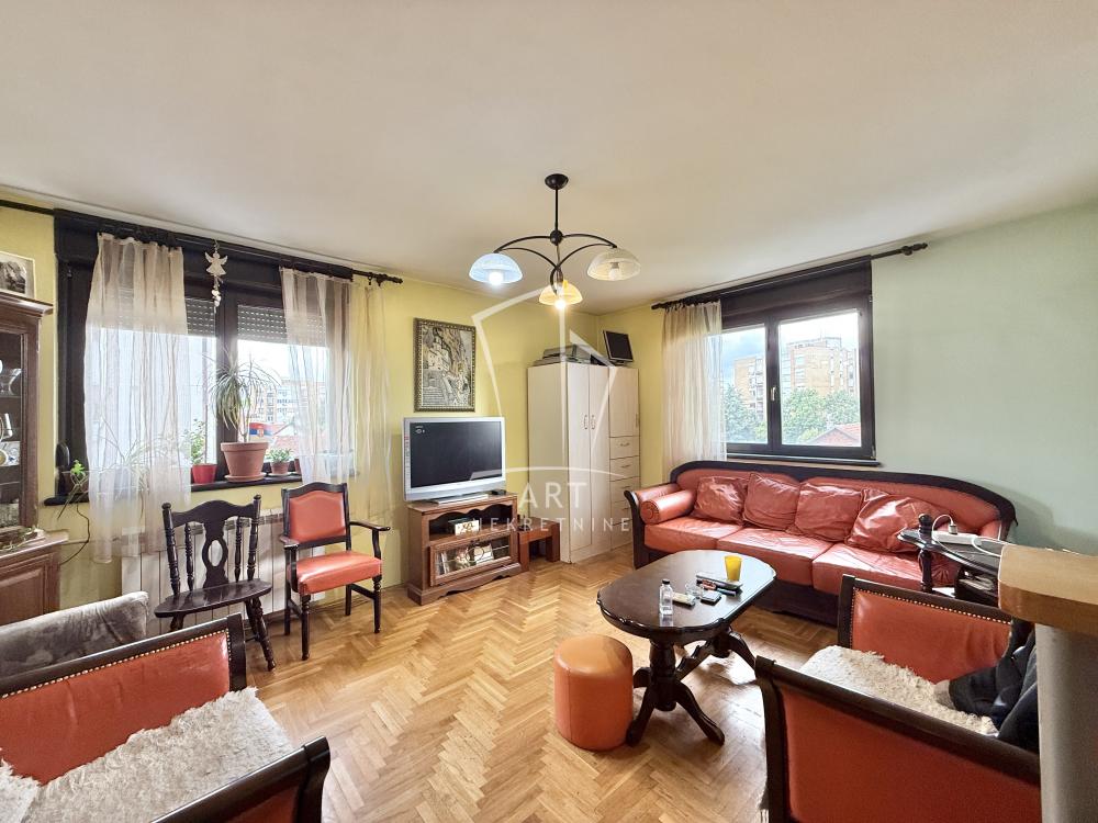 Stan na prodaju u Beogradu, Mirijevo, trosoban, 81m2, cena 275400 evra