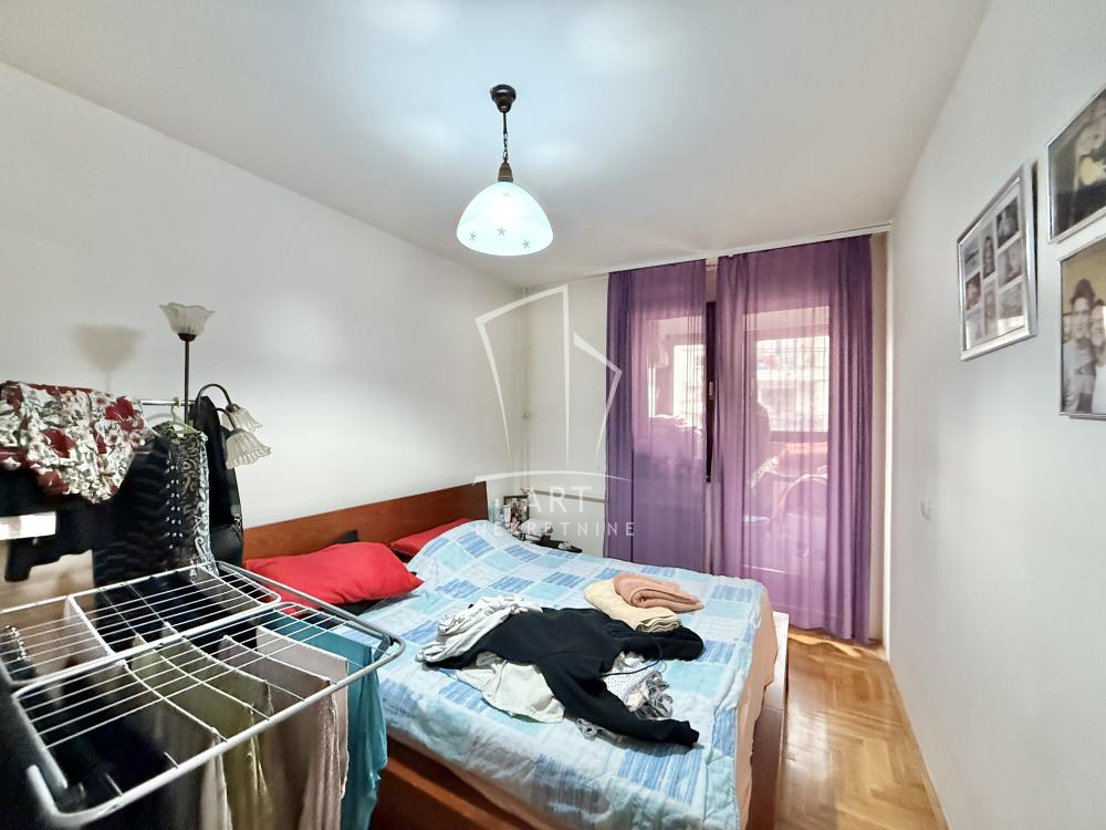 Stan na prodaju u Beogradu, Mirijevo, trosoban, 81m2, cena 275400 evra