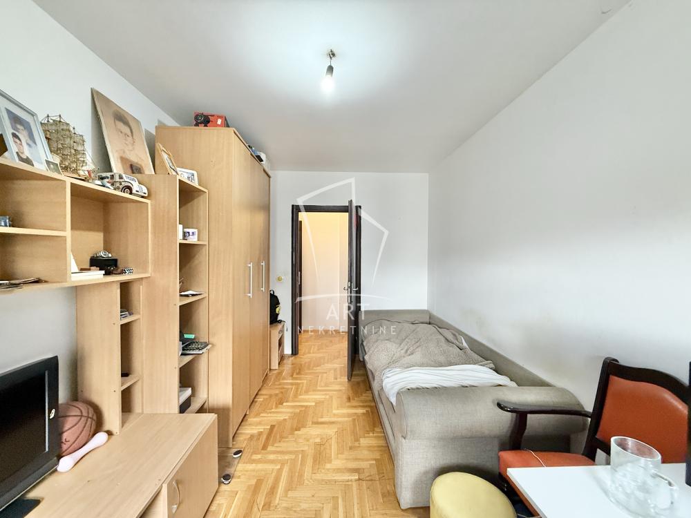 Stan na prodaju u Beogradu, Mirijevo, trosoban, 81m2, cena 275400 evra