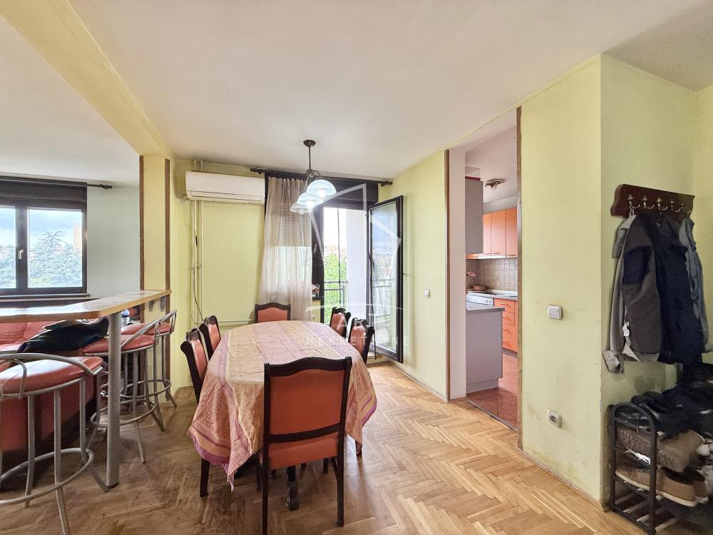 Stan na prodaju u Beogradu, Mirijevo, trosoban, 81m2, cena 275400 evra