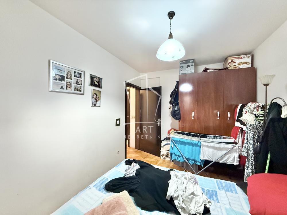 Stan na prodaju u Beogradu, Mirijevo, trosoban, 81m2, cena 275400 evra