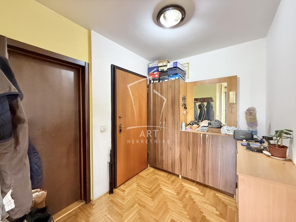 Stan na prodaju u Beogradu, Mirijevo, trosoban, 81m2, cena 275400 evra