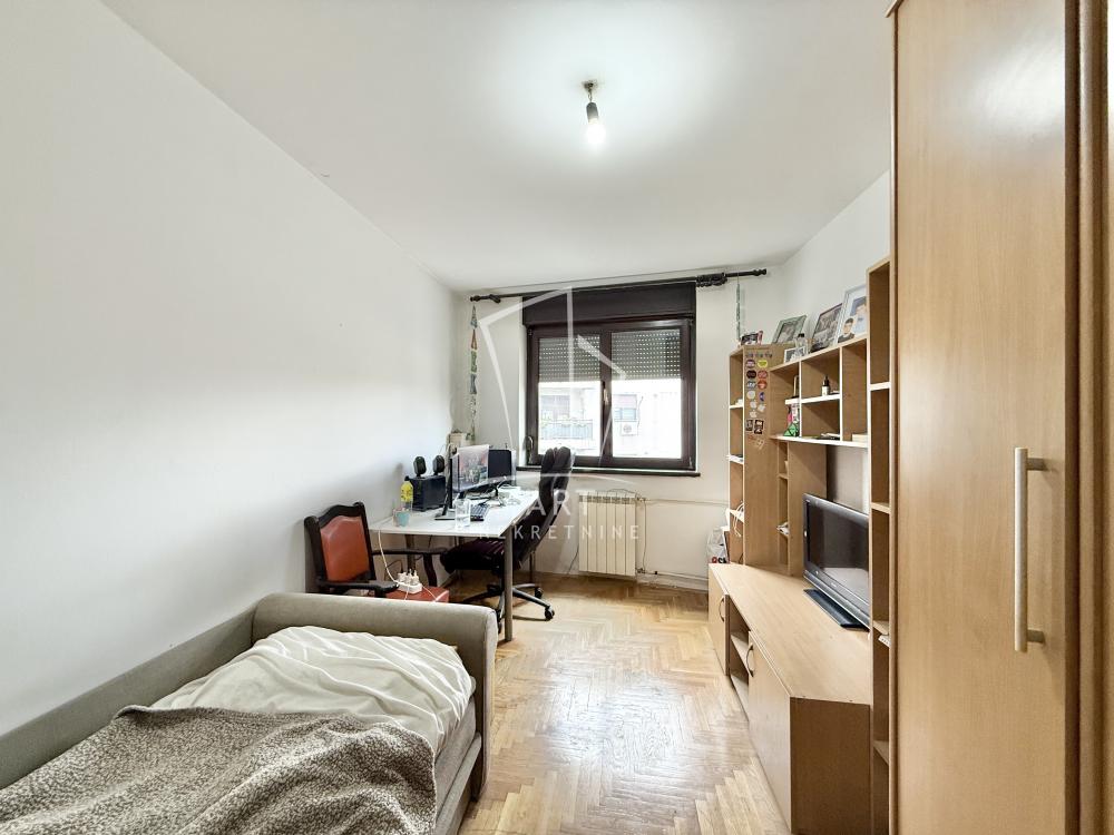 Stan na prodaju u Beogradu, Mirijevo, trosoban, 81m2, cena 275400 evra