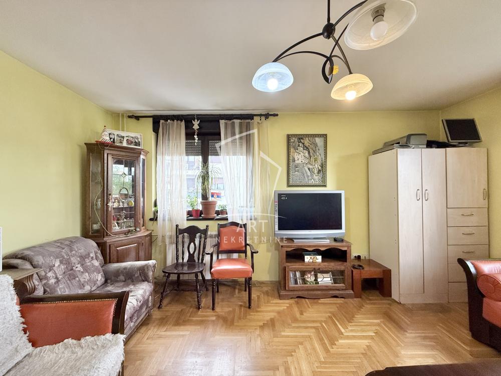 Stan na prodaju u Beogradu, Mirijevo, trosoban, 81m2, cena 275400 evra