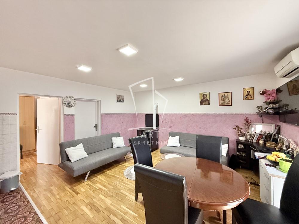 Stan na prodaju u Beogradu, Kumodraž, trosoban, 51m2, cena 97000 evra