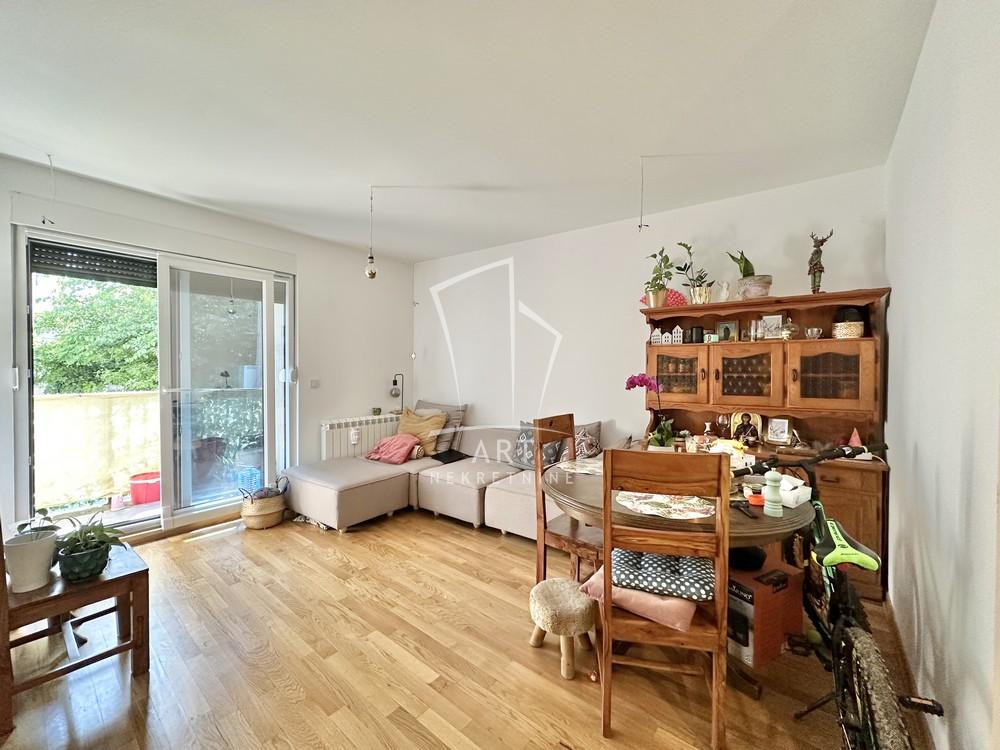 Stan na prodaju u Beogradu, Pašino brdo, dvoiposoban, 50m2, cena 187700 evra