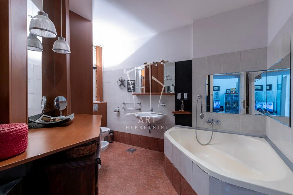 Stan na prodaju u Beogradu, Stari grad, trosoban, 90m2, cena 395000 evra