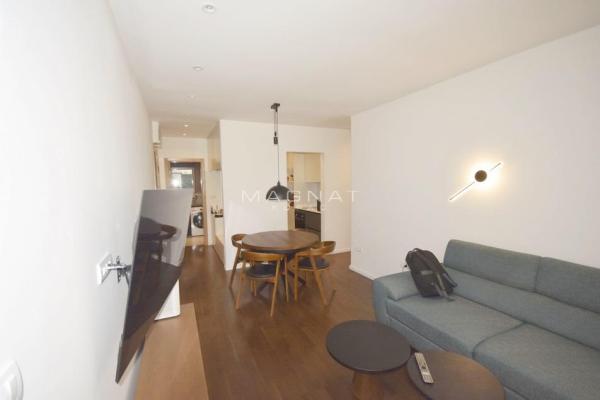 Stan na prodaju u Beogradu, Vračar, dvoiposoban, 54m2, cena 214000 evra