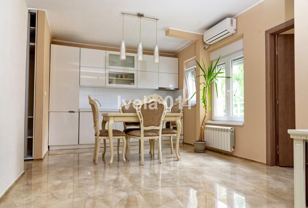 Stan na prodaju u Beogradu, Stari grad, dvoiposoban, 52m2, cena 235000 evra