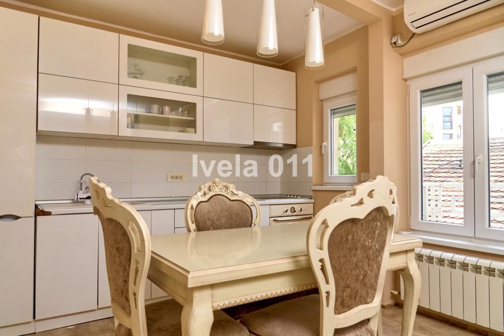 Stan na prodaju u Beogradu, Stari grad, dvoiposoban, 52m2, cena 235000 evra