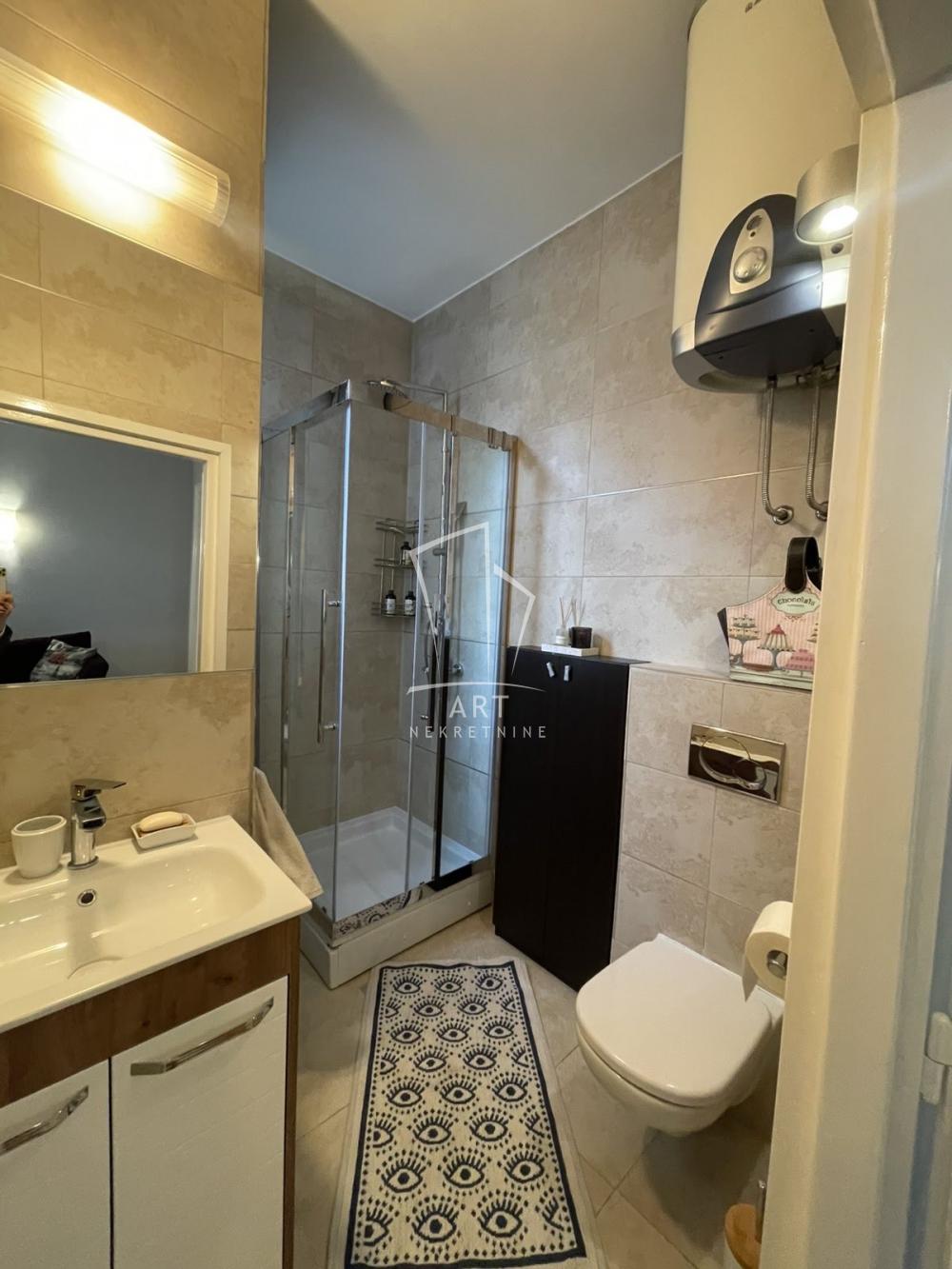 Stan na prodaju u Beogradu, Gornji Dorćol, trosoban, 72m2, cena 341500 evra
