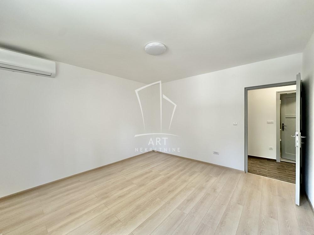 Stan na prodaju u Beogradu, Karaburma, dvosoban, 45m2, cena 138000 evra