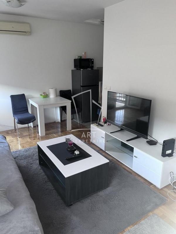 Stan na prodaju u Beogradu, Zvezdara, jednosoban, 23m2, cena 87000 evra