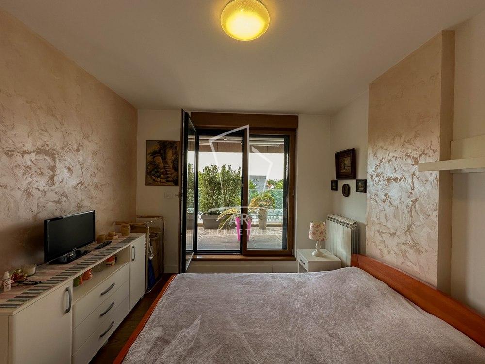 Stan na prodaju u Beogradu, Zemun, dvosoban, 60m2, cena 300000 evra