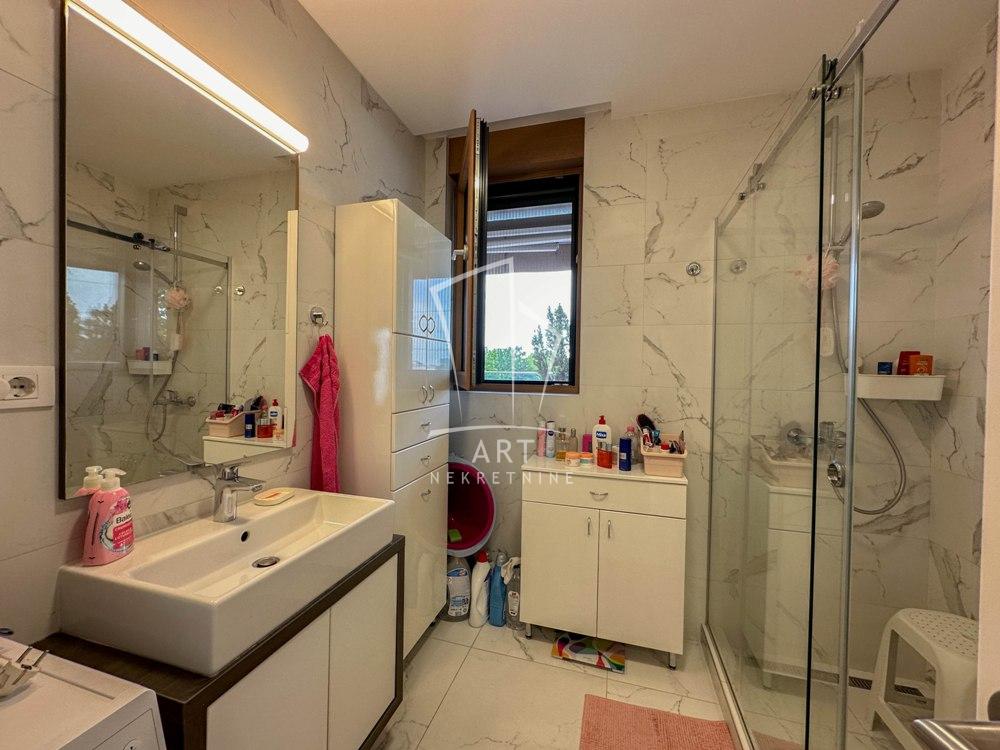 Stan na prodaju u Beogradu, Zemun, dvosoban, 60m2, cena 300000 evra