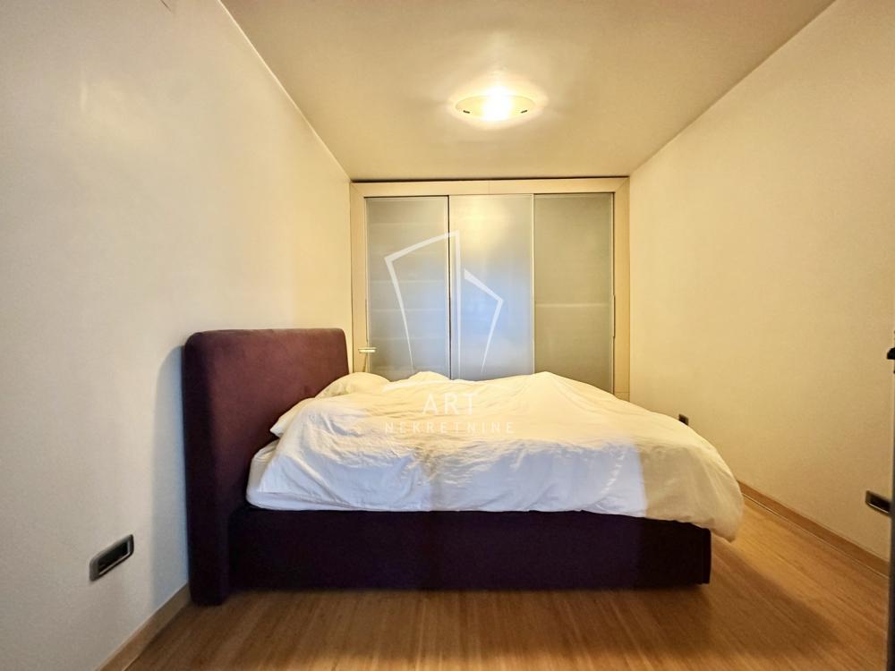 Stan na prodaju u Beogradu, Novi Beograd, dvosoban, 75m2, cena 275000 evra