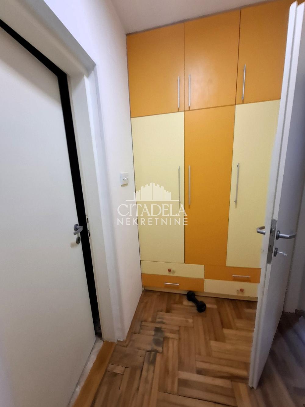 Stan na prodaju u Beogradu, Rakovica, cetvorosoban, 55m2, cena 124000 evra