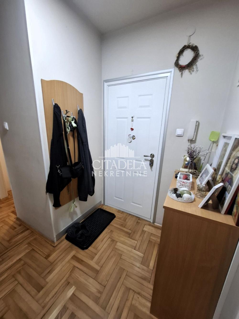 Stan na prodaju u Beogradu, Rakovica, cetvorosoban, 55m2, cena 124000 evra