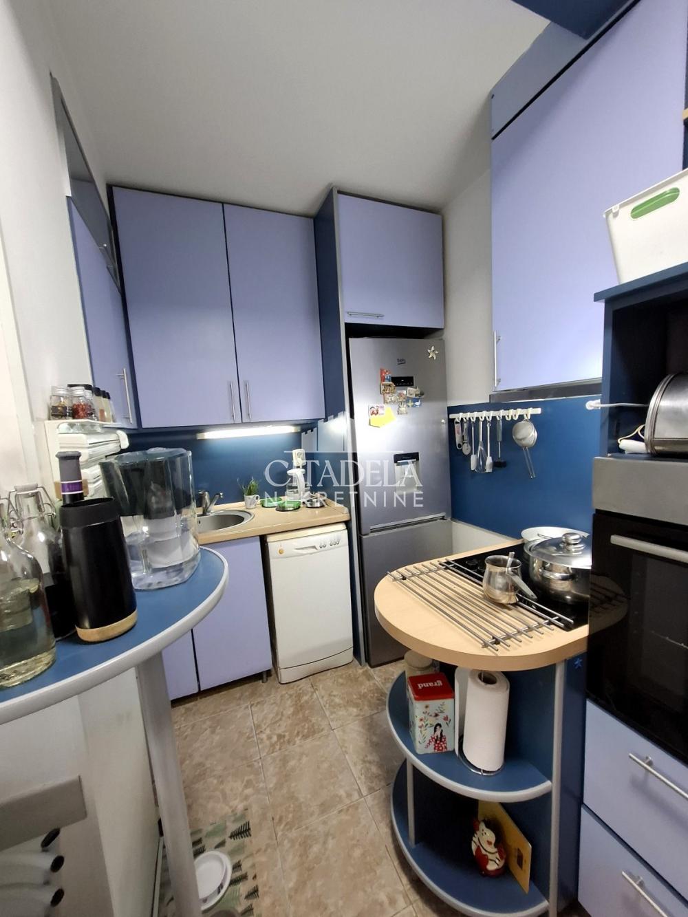 Stan na prodaju u Beogradu, Rakovica, cetvorosoban, 55m2, cena 124000 evra