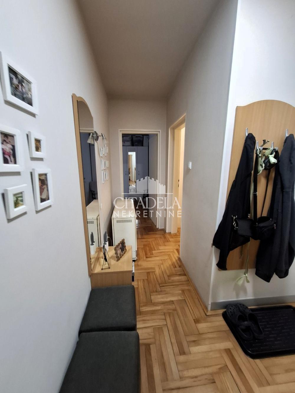 Stan na prodaju u Beogradu, Rakovica, cetvorosoban, 55m2, cena 124000 evra
