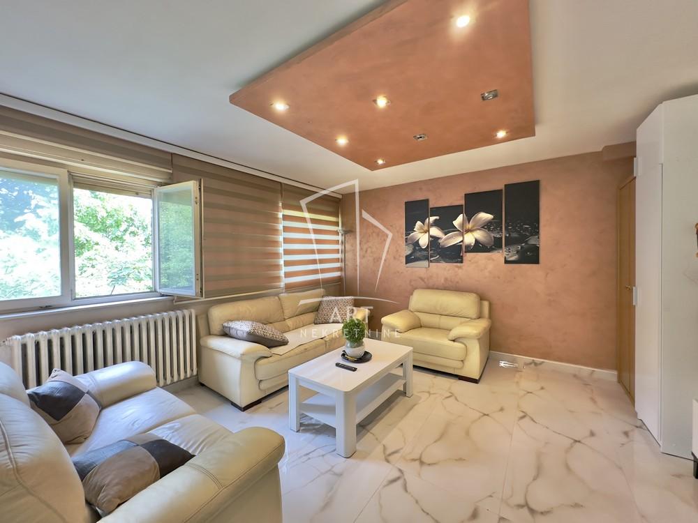 Stan na prodaju u Beogradu, Zemun, trosoban, 73m2, cena 140000 evra