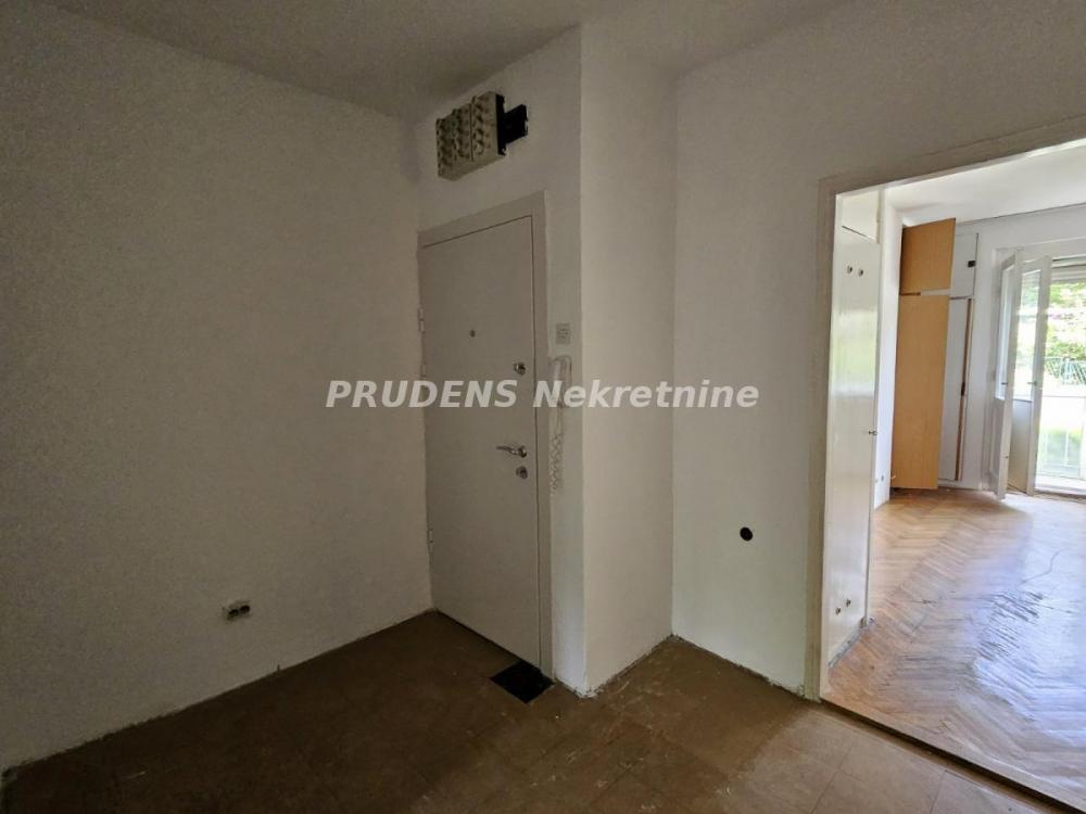 Stan na prodaju u Beogradu, Mirijevo, trosoban, 57m2, cena 99000 evra