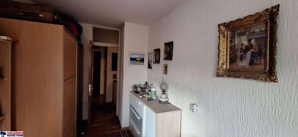 Stan na prodaju u Beogradu, Novi Beograd blok 33 (Genex kula), trosoban, 73m2, cena 223000 evra