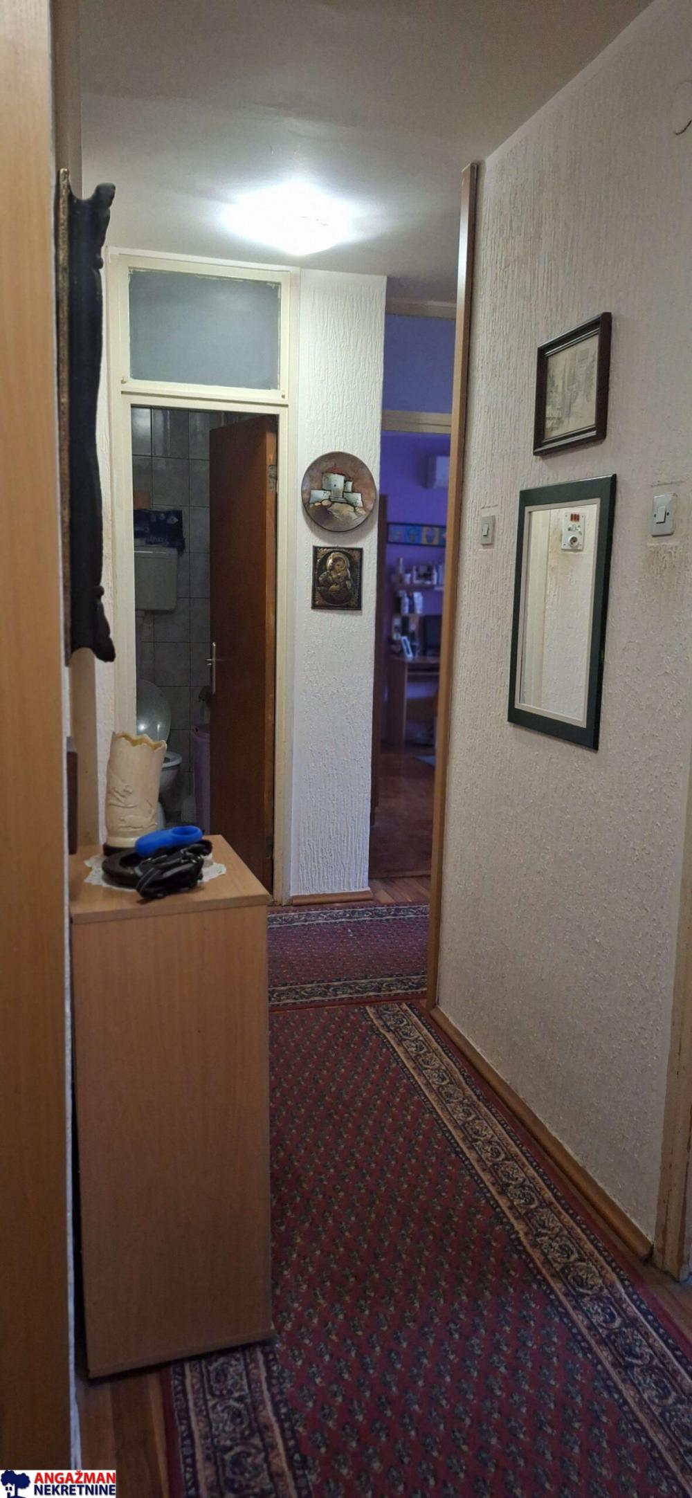 Stan na prodaju u Beogradu, Novi Beograd blok 33 (Genex kula), trosoban, 73m2, cena 223000 evra
