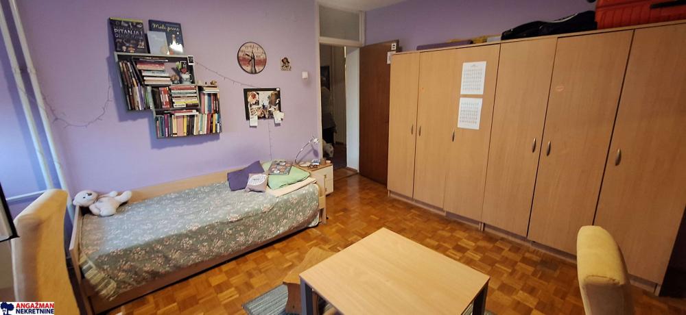 Stan na prodaju u Beogradu, Novi Beograd blok 33 (Genex kula), trosoban, 73m2, cena 223000 evra