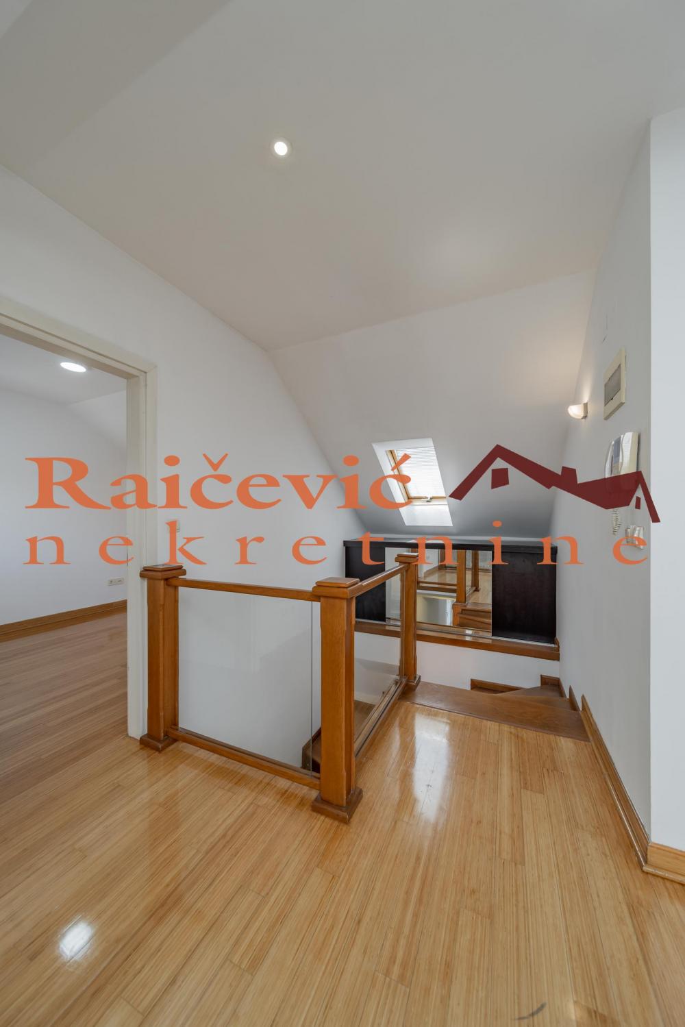 Stan na prodaju u Beogradu, Vračar (Hram), cetvorosoban, 86m2, cena 292000 evra