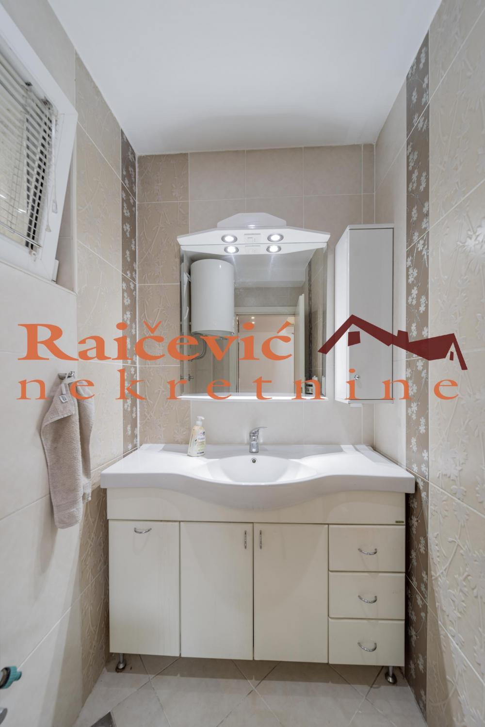 Stan na prodaju u Beogradu, Vračar (Hram), cetvorosoban, 86m2, cena 292000 evra