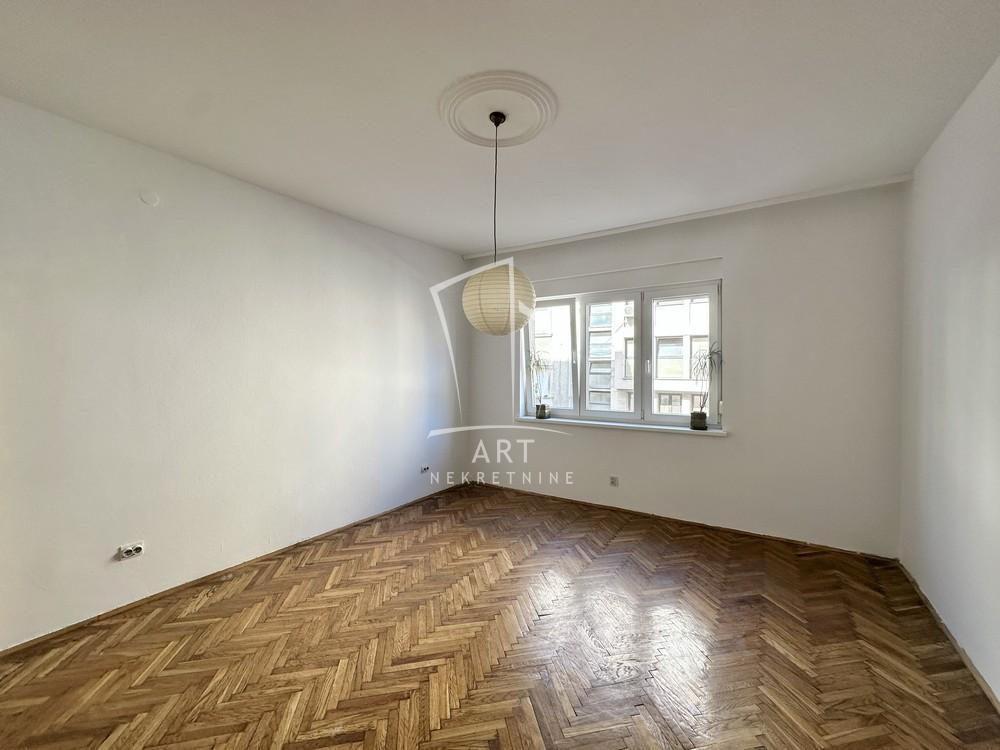 Stan na prodaju u Beogradu, Savski venac, troiposoban, 100m2, cena 310000 evra