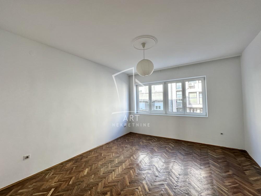 Stan na prodaju u Beogradu, Savski venac, troiposoban, 100m2, cena 310000 evra