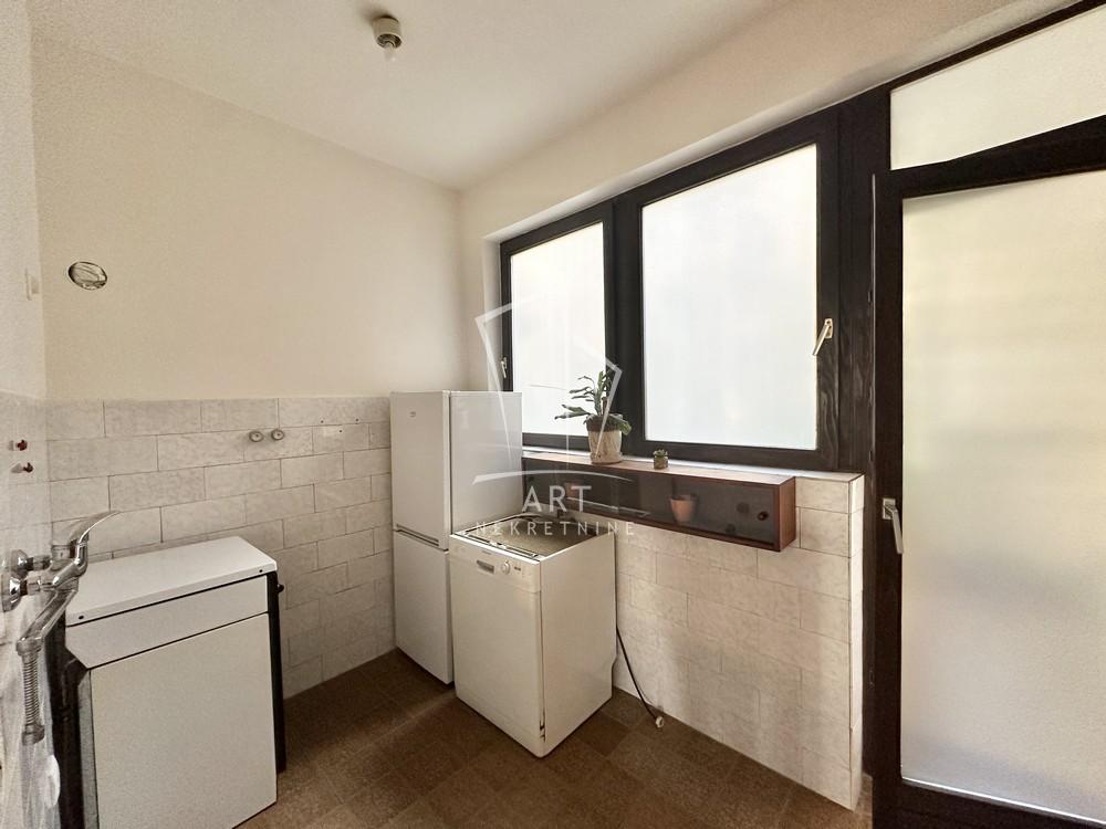 Stan na prodaju u Beogradu, Savski venac, troiposoban, 100m2, cena 310000 evra