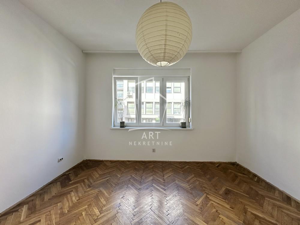Stan na prodaju u Beogradu, Savski venac, troiposoban, 100m2, cena 310000 evra
