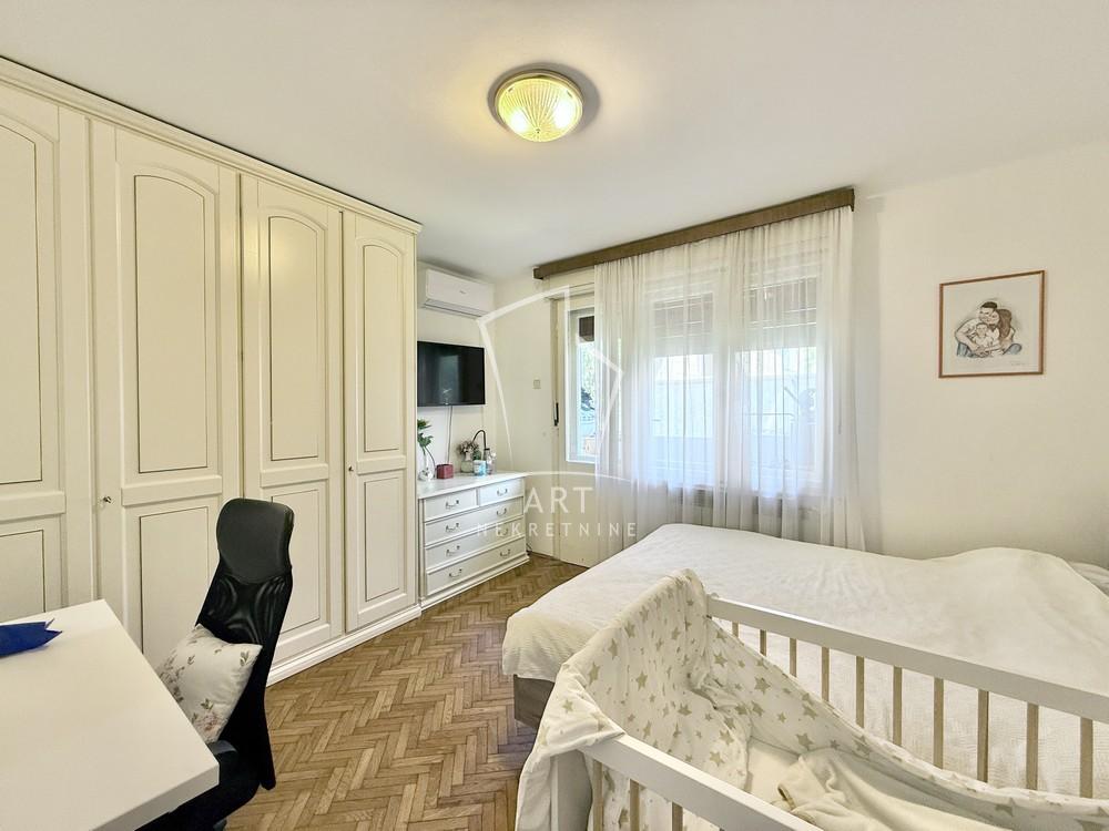 Stan na prodaju u Beogradu, Dedinje, 93m2, cena 385000 evra