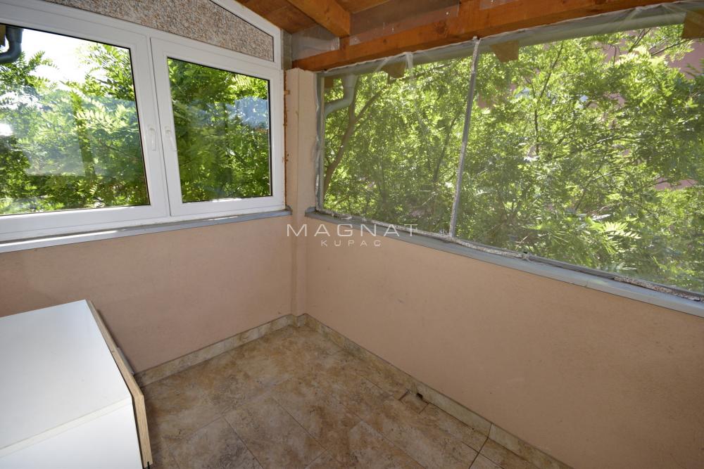 Stan na prodaju u Beogradu, Karaburma, jednoiposoban, 44m2, cena 120000 evra
