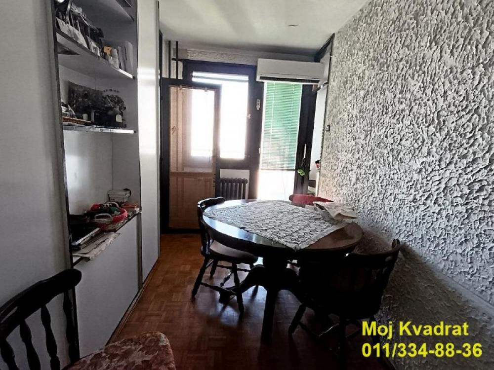Stan na prodaju u Beogradu, Novi Beograd blok 62, jednoiposoban, 50m2, cena 150000 evra