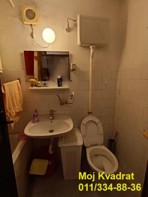 Stan na prodaju u Beogradu, Novi Beograd blok 62, jednoiposoban, 50m2, cena 150000 evra