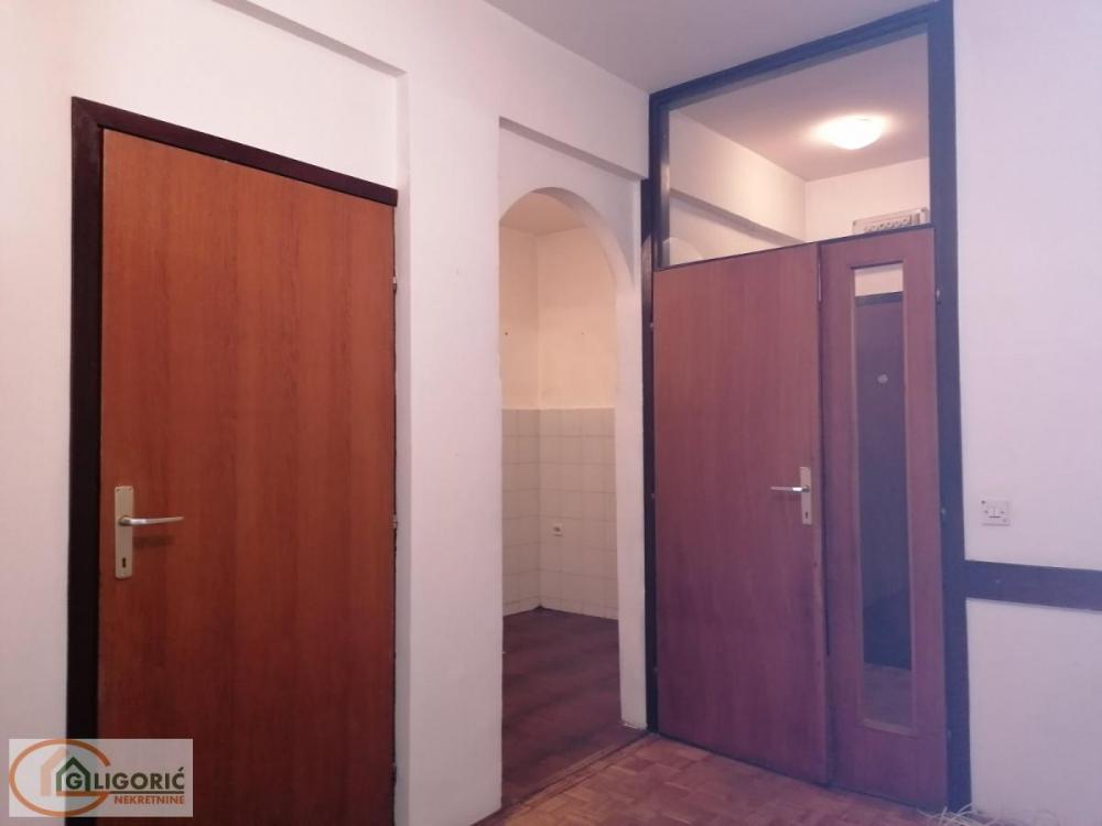 Stan na prodaju u Beogradu, Tašmajdan, jednoiposoban, 37m2, cena 127000 evra