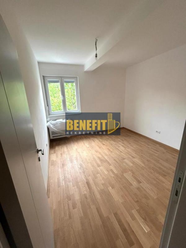 Stan na prodaju u Beogradu, Zeleno brdo, trosoban, 68m2, cena 170000 evra