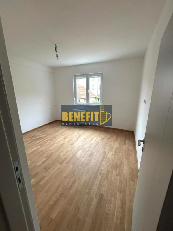 Stan na prodaju u Beogradu, Zeleno brdo, trosoban, 68m2, cena 170000 evra