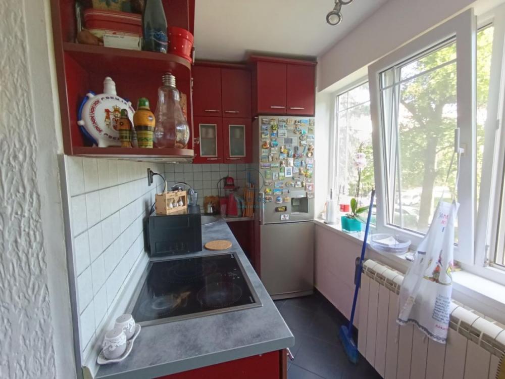 Stan na prodaju u Beogradu, Zemun, troiposoban, 57m2, cena 158570 evra