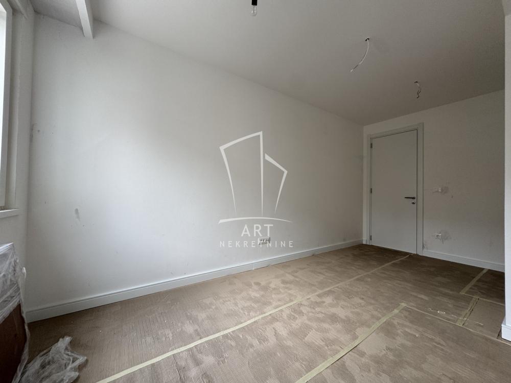 Stan na prodaju u Beogradu, Kalenić pijaca, cetvorosoban, 131m2, cena 520000 evra