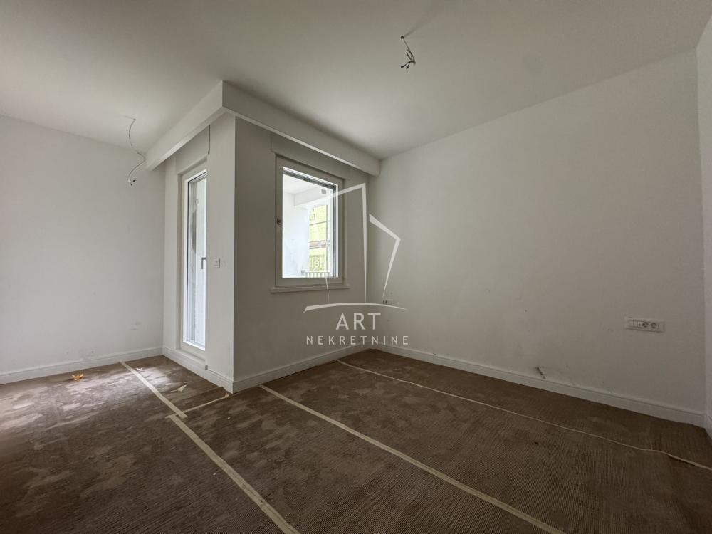 Stan na prodaju u Beogradu, Kalenić pijaca, cetvorosoban, 131m2, cena 520000 evra
