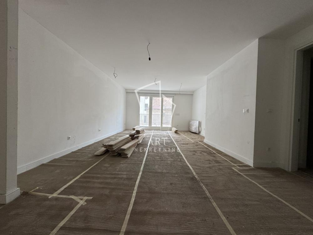 Stan na prodaju u Beogradu, Kalenić pijaca, cetvorosoban, 131m2, cena 520000 evra